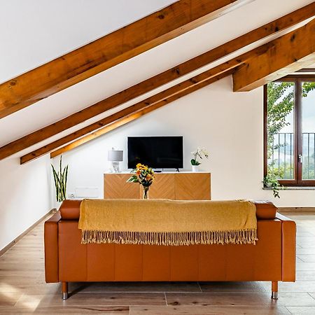 Отель Charming Barolo Wine Loft Монфорте-д'Альба Экстерьер фото