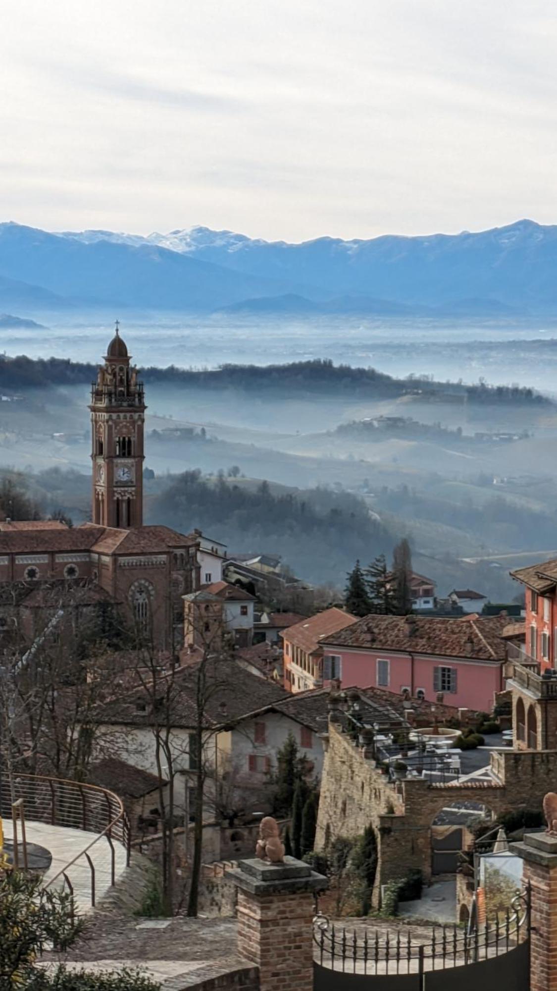 Отель Charming Barolo Wine Loft Монфорте-д'Альба Экстерьер фото