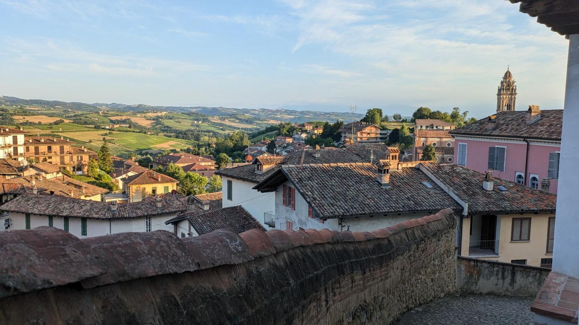 Отель Charming Barolo Wine Loft Монфорте-д'Альба Экстерьер фото