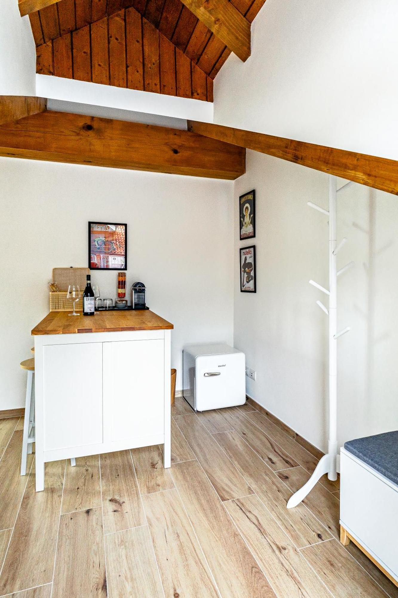 Отель Charming Barolo Wine Loft Монфорте-д'Альба Экстерьер фото