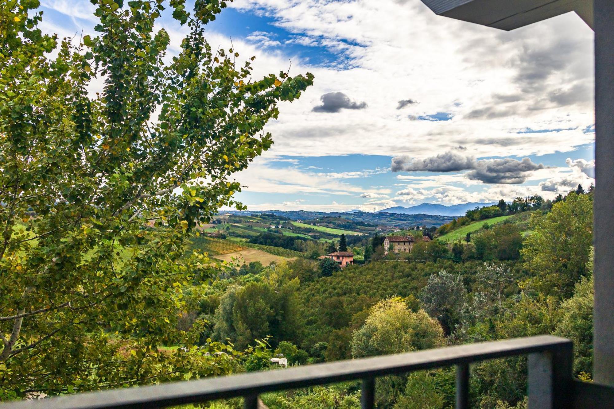 Отель Charming Barolo Wine Loft Монфорте-д'Альба Экстерьер фото