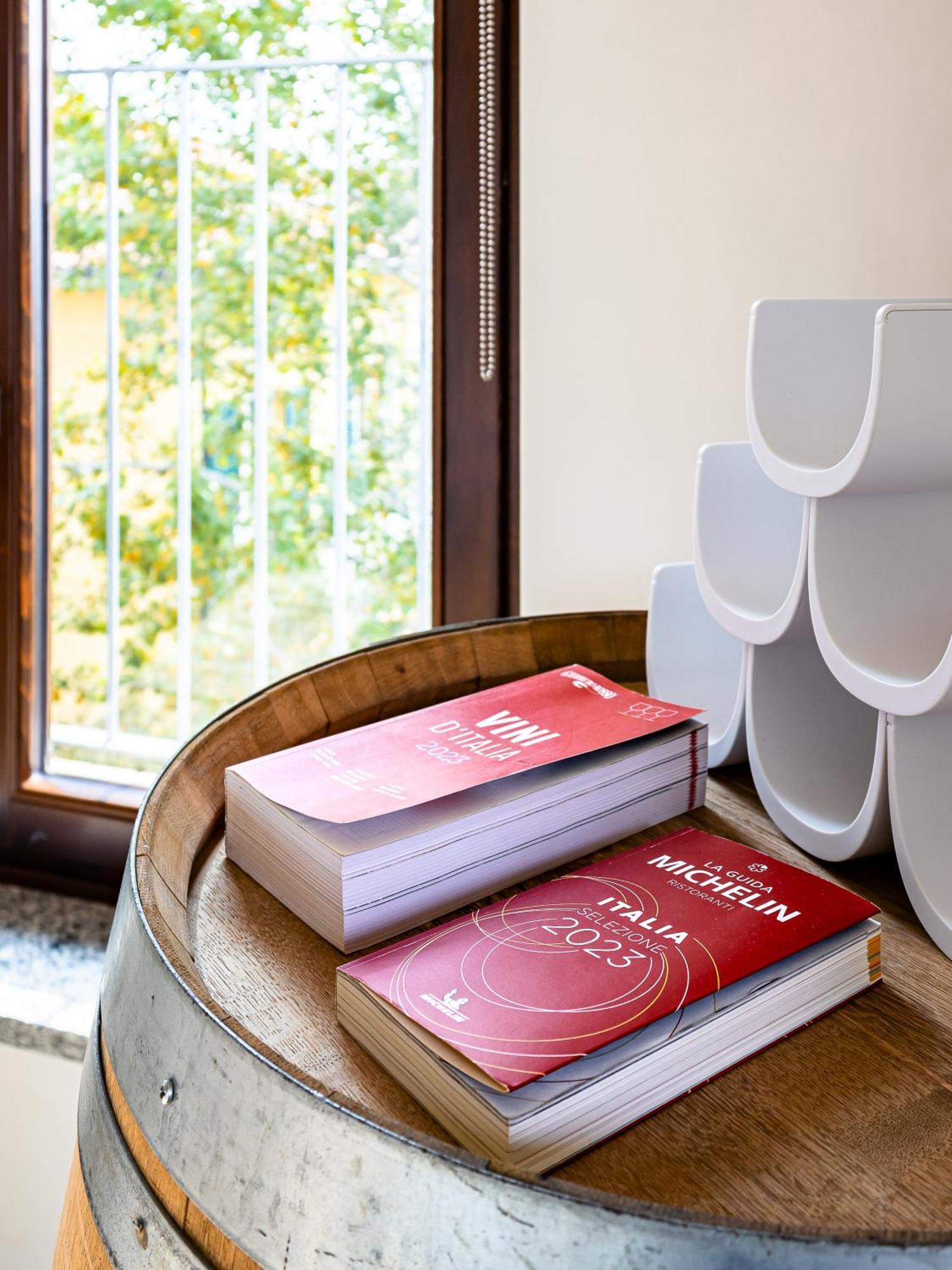 Отель Charming Barolo Wine Loft Монфорте-д'Альба Экстерьер фото